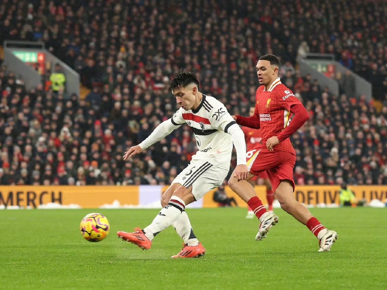 爱游戏电竞 -转折点！曼联门线救险；德国杯国际比赛日攻防权衡；气氛紧张；控场能力受关注的简单介绍