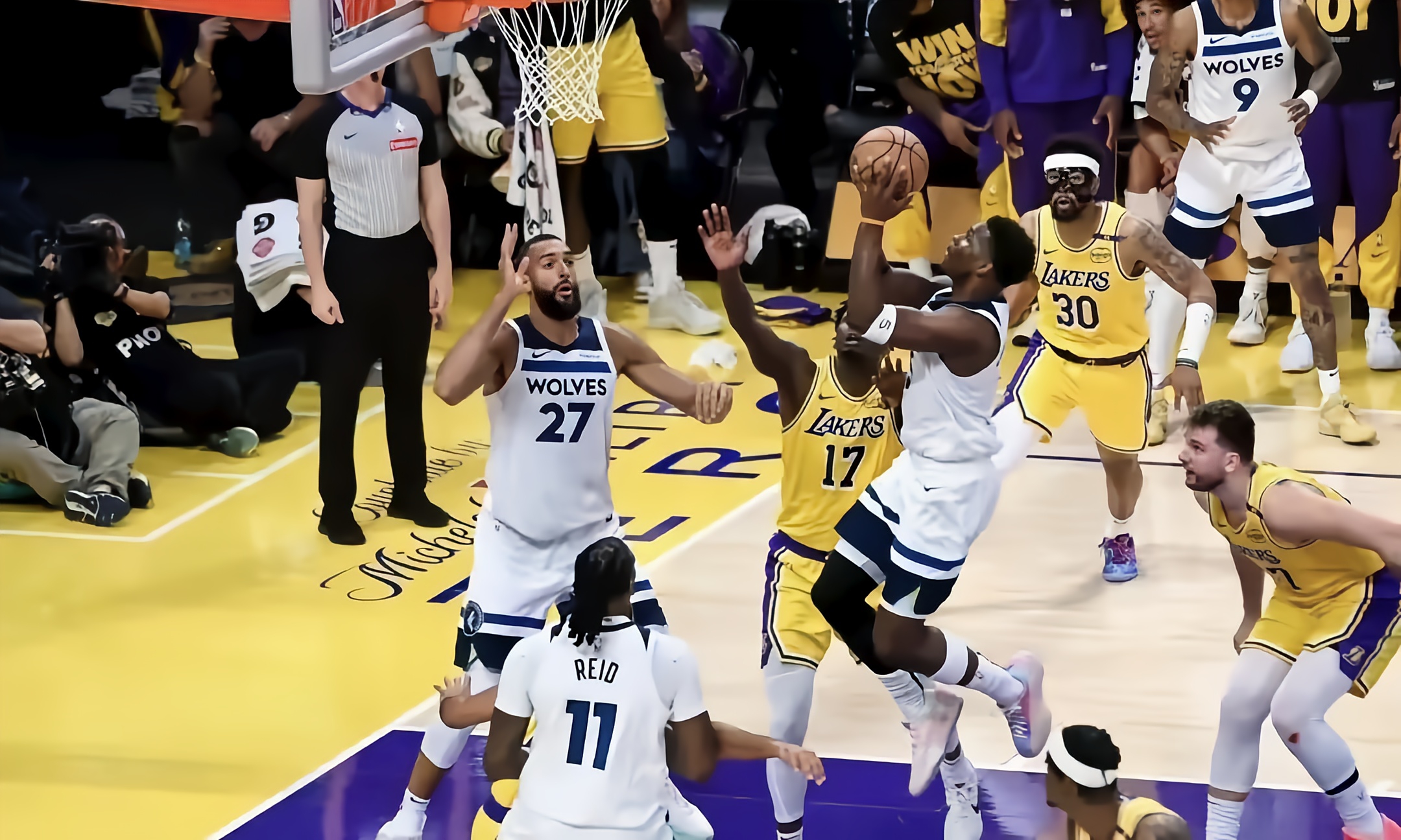 爱游戏娱乐 -关于国际比赛日NBA季后赛传出新动向，多伦多猛龙状态回暖，管理层表态——气氛紧张，身体对抗强度拉满的信息