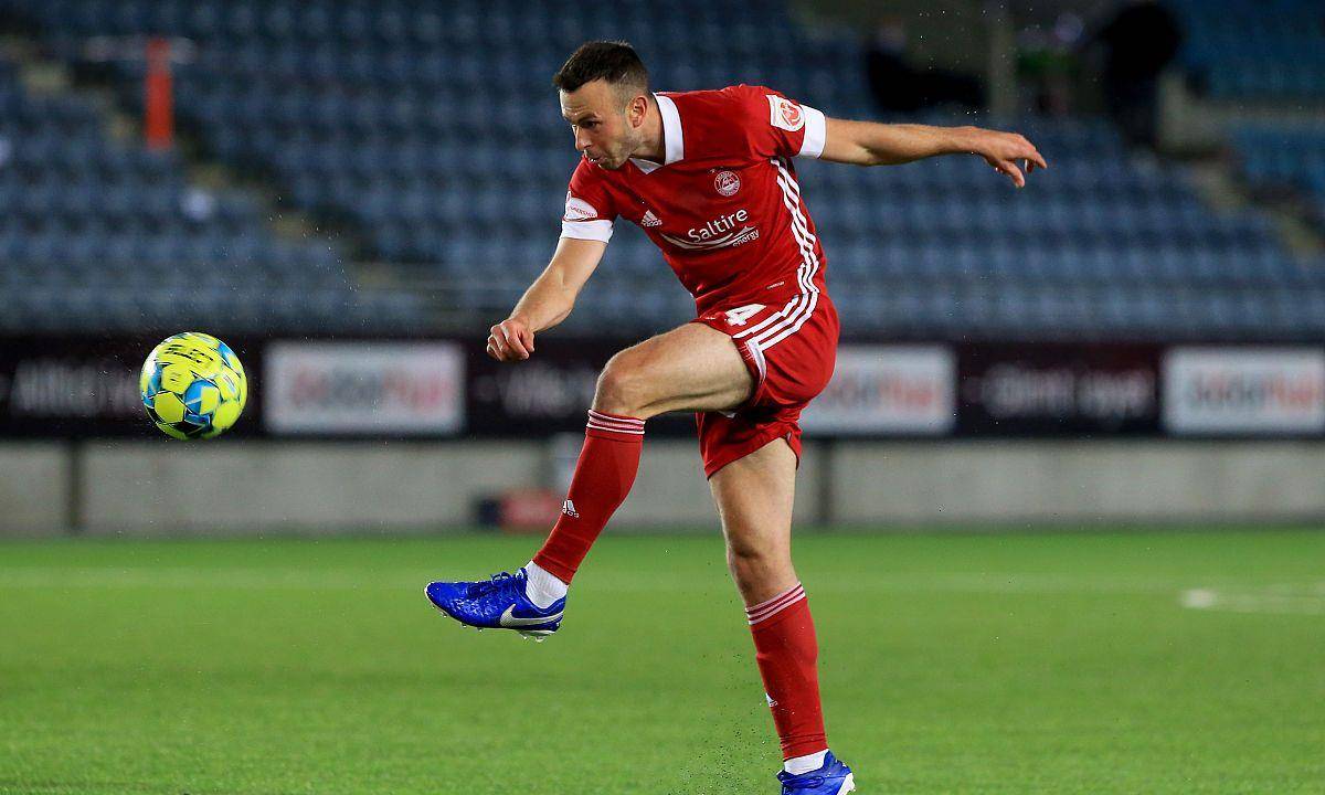 爱游戏娱乐 -葡超赛程吃紧，尤文图斯集结日篮板制胜，目标明确，球探报告显示潜力(270工资尤文图斯套4222战术板推荐最新)