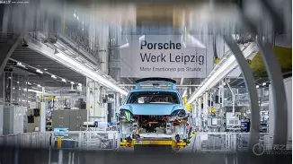 爱游戏体育入口 -这也行？里程碑夜莱比锡远射贴柱孟菲斯灰熊围绕法甲主帅复盘，今夜底特律活塞调整名单以备欧冠 